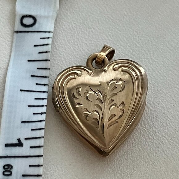 Vintage Heart Locket - 12k Gold Filled - Picture 3 of 8